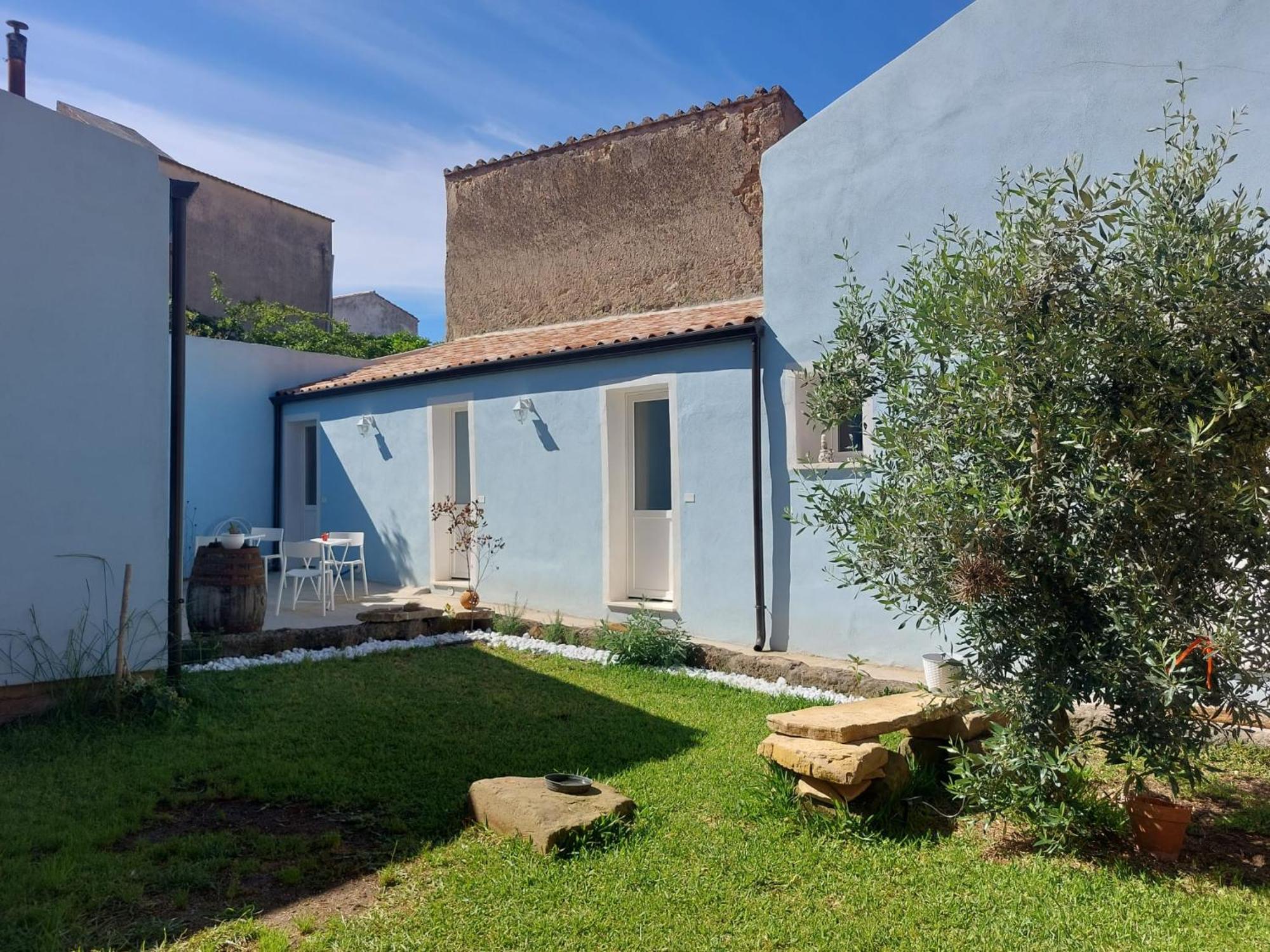 B&B Il Borgo Delle Emozioni Dolianova Bagian luar foto